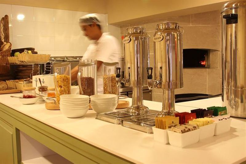 Bloomrooms @ Railway Station Hotel