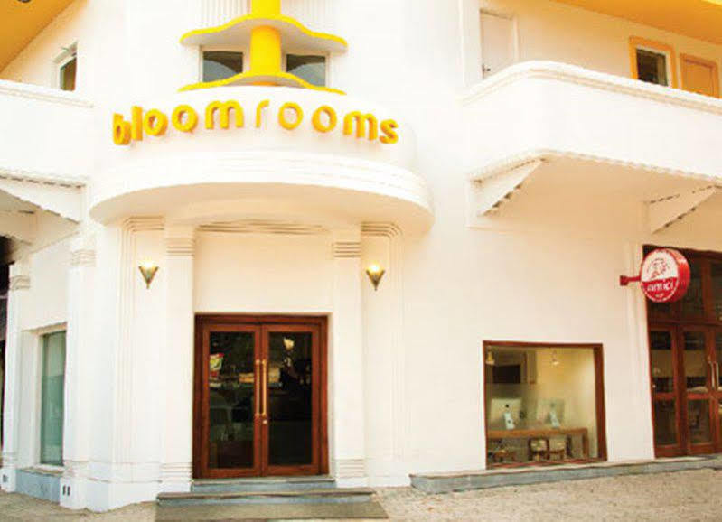 Bloomrooms @ Railway Station Hotel