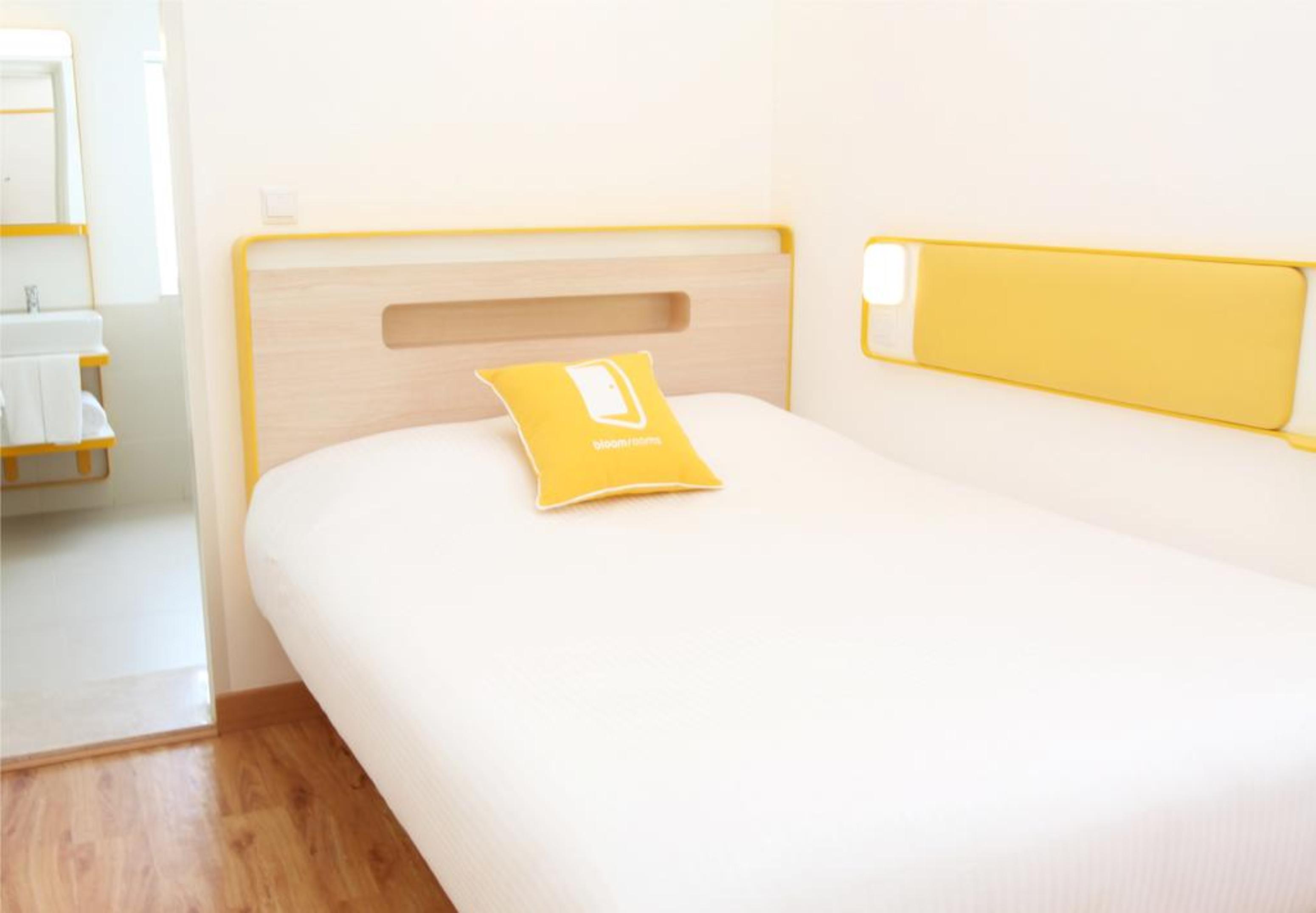 Bloomrooms @ Railway Station Hotel